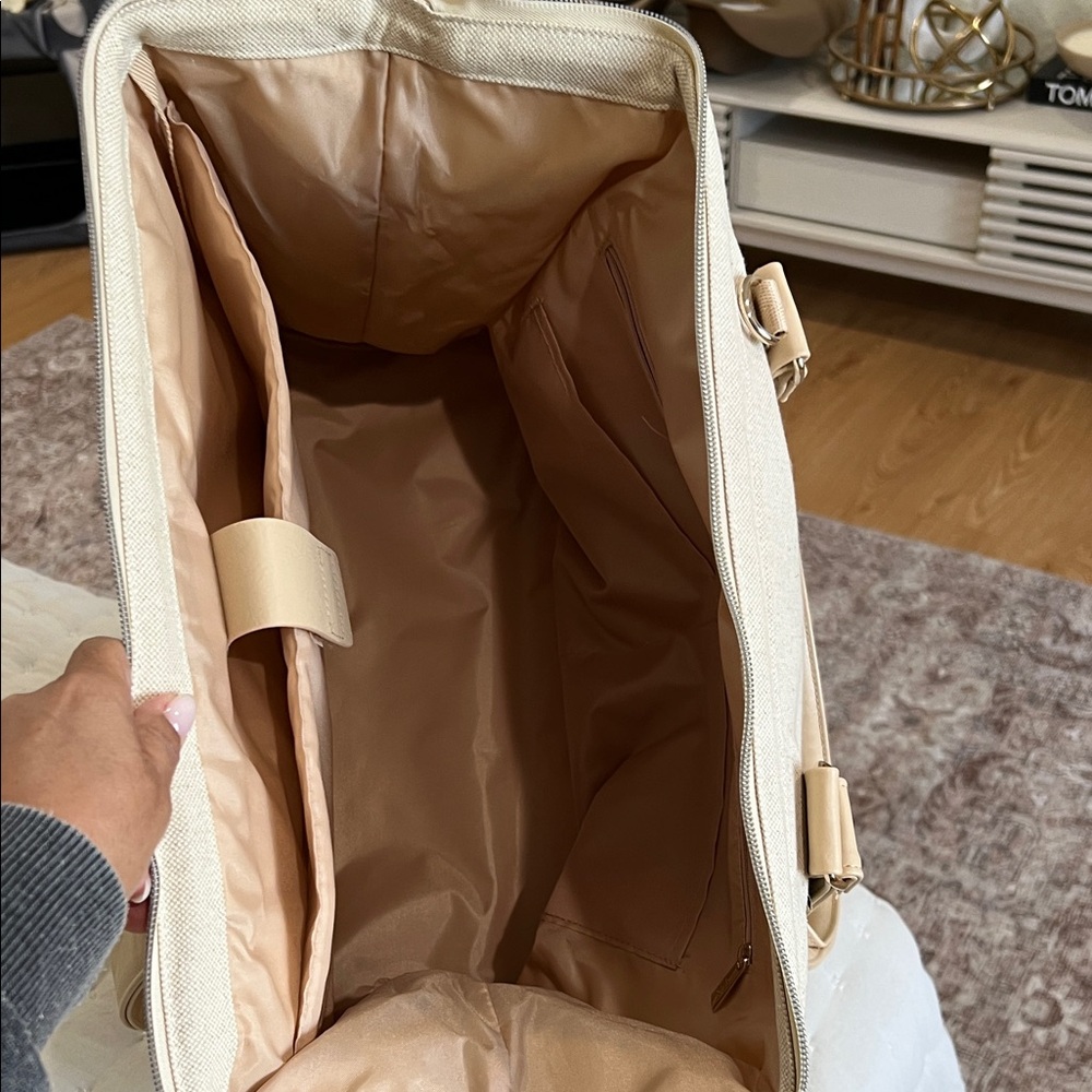 BEIS Mini Weekender Cream and Tan Canvas Bag - Picture 10 of 15